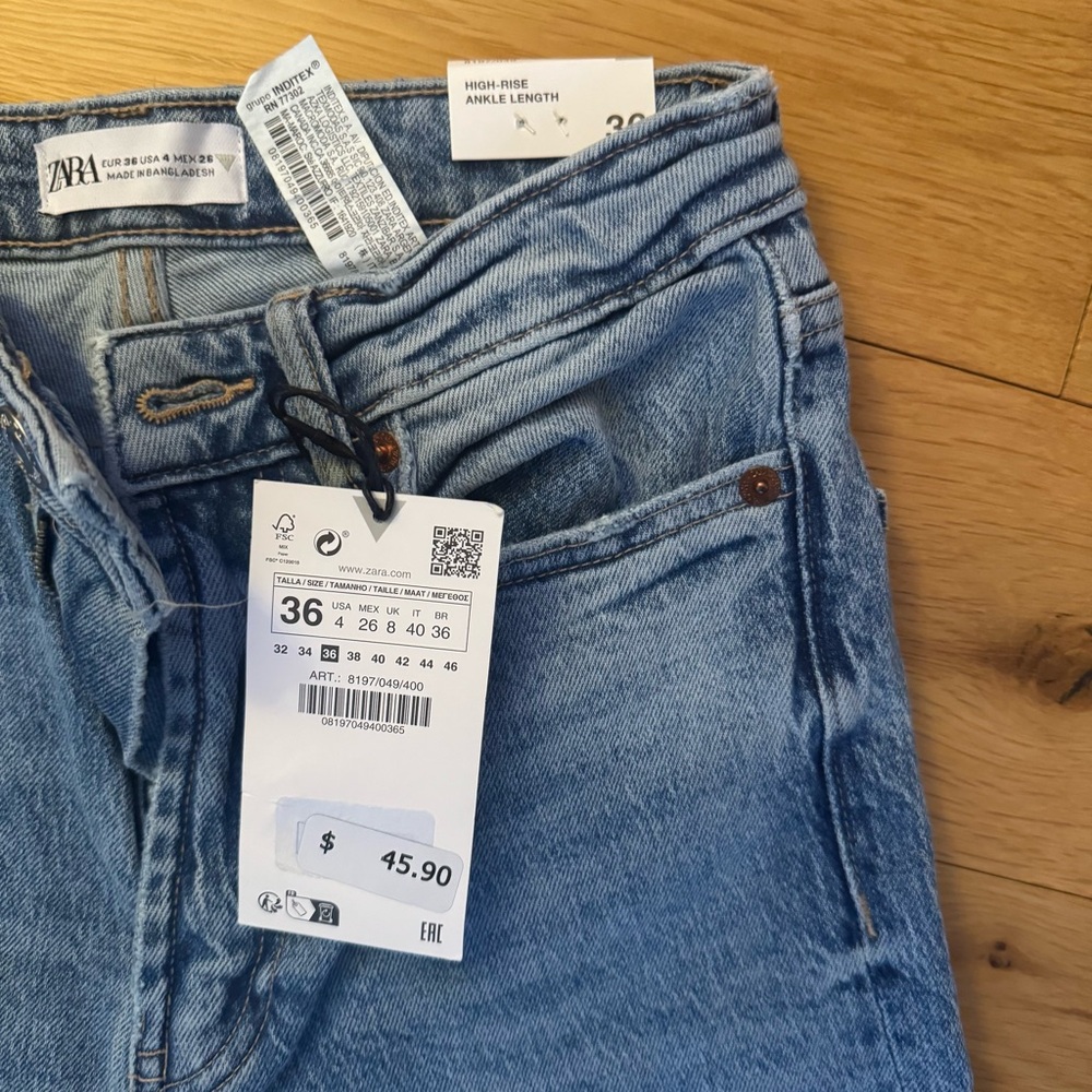 Zara NWT jeans size 4, stove pipe high rise straight leg ankle length
